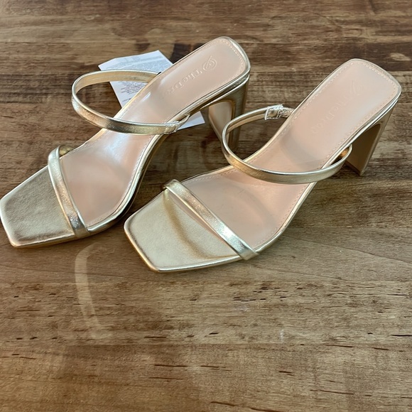 The Drop Gold heels - Picture 5 of 10